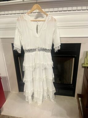 White Boho Lace Tiered V-Neck Dress - Large